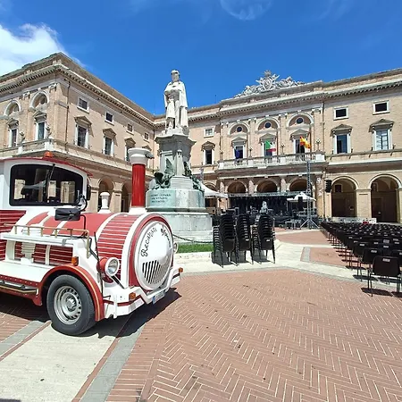 Il Nido Del Poeta アパート レカナーティ